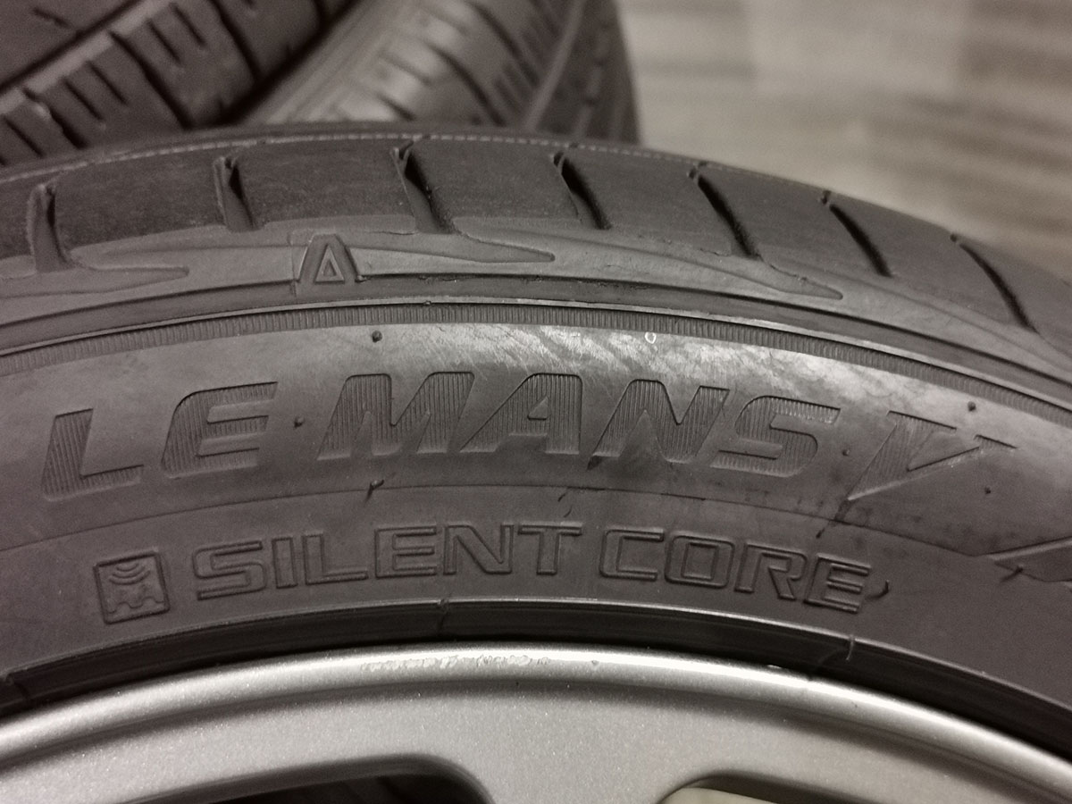 215/45 R18、DUNLOP 麗しき LEMANSV SILENTCORE