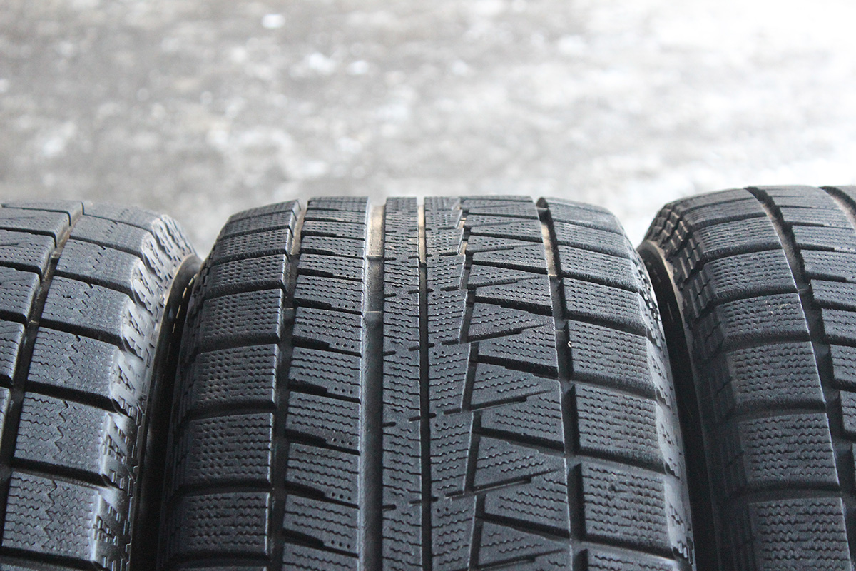 Бриджстоун близак зимняя липучка. Bridgestone Blizzak Revo. Bridgestone Blizzak Revo GZ 185/65 r15 88s. Bridgestone Blizzak Revo GZ 185/65 r15. Шины зимние Revo GZ 185 65 15.